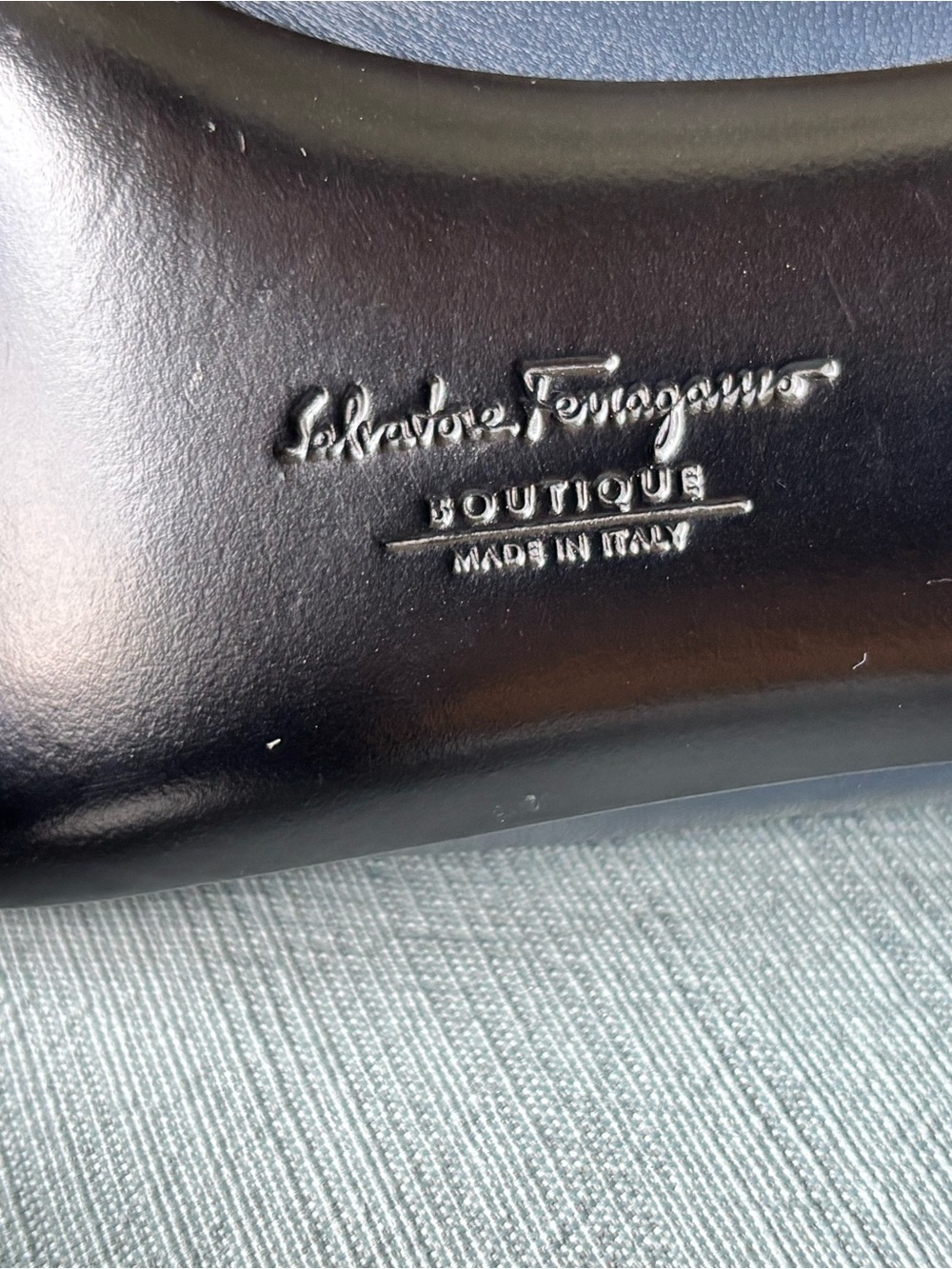 Vintage Salvatore Ferragamo Navy Leather Block Heel Pumps 8 narrow - Picture 8 of 12